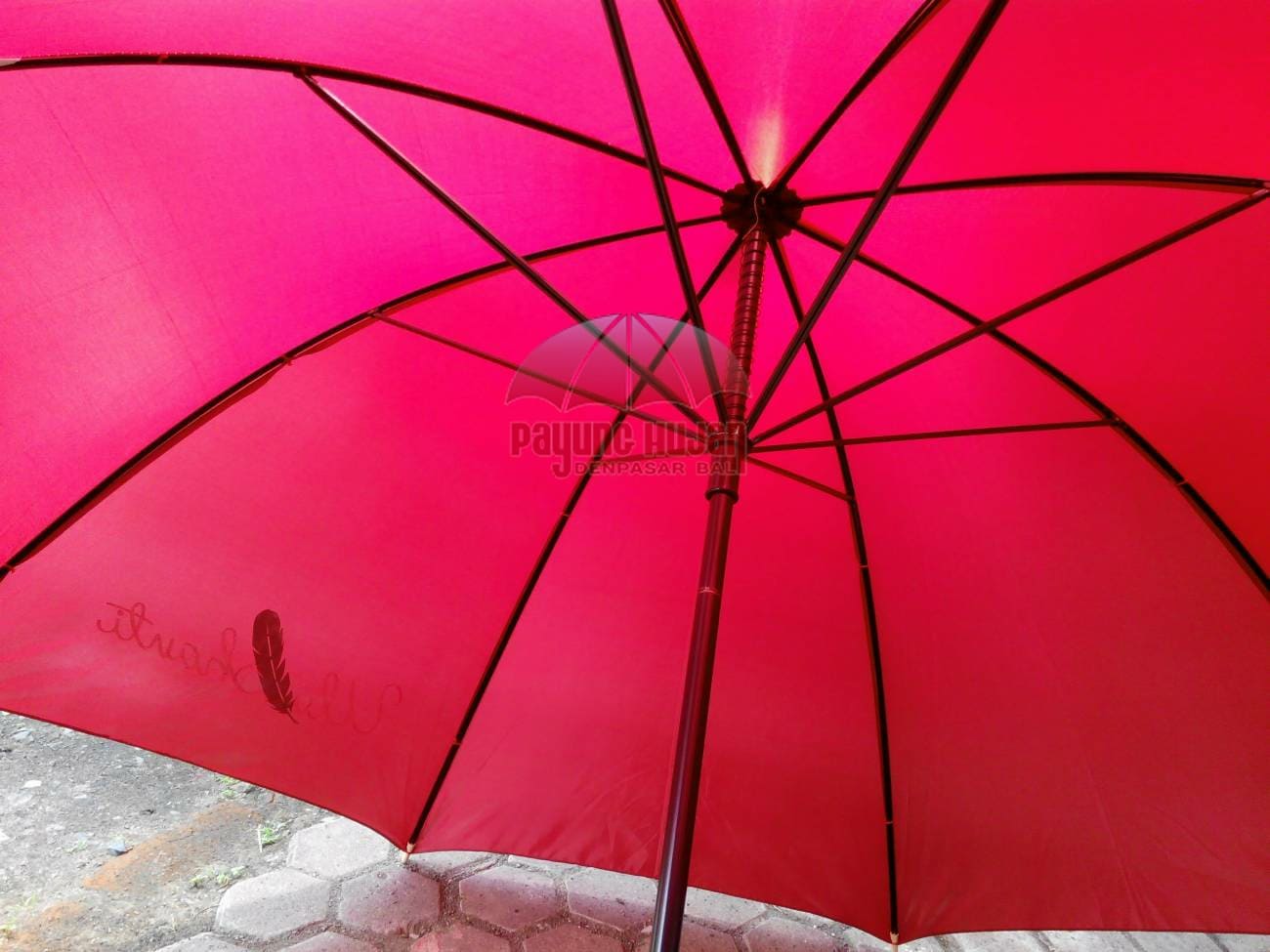 Payung Merah Ulu Shanti 3 Bagian dalam payung Ulu Shanti