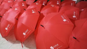 payung hujan ukuran standar warna merah sablon logo subur fashion negara bali