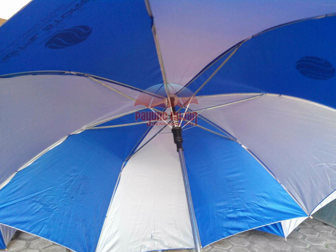 payung seling putih biru Bali Soket